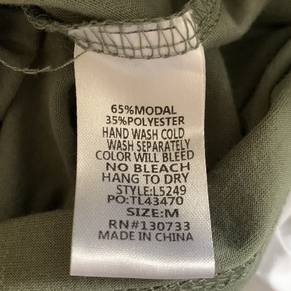 Umgee Sage Green Romper Pockets size Medium - Picture 7 of 7